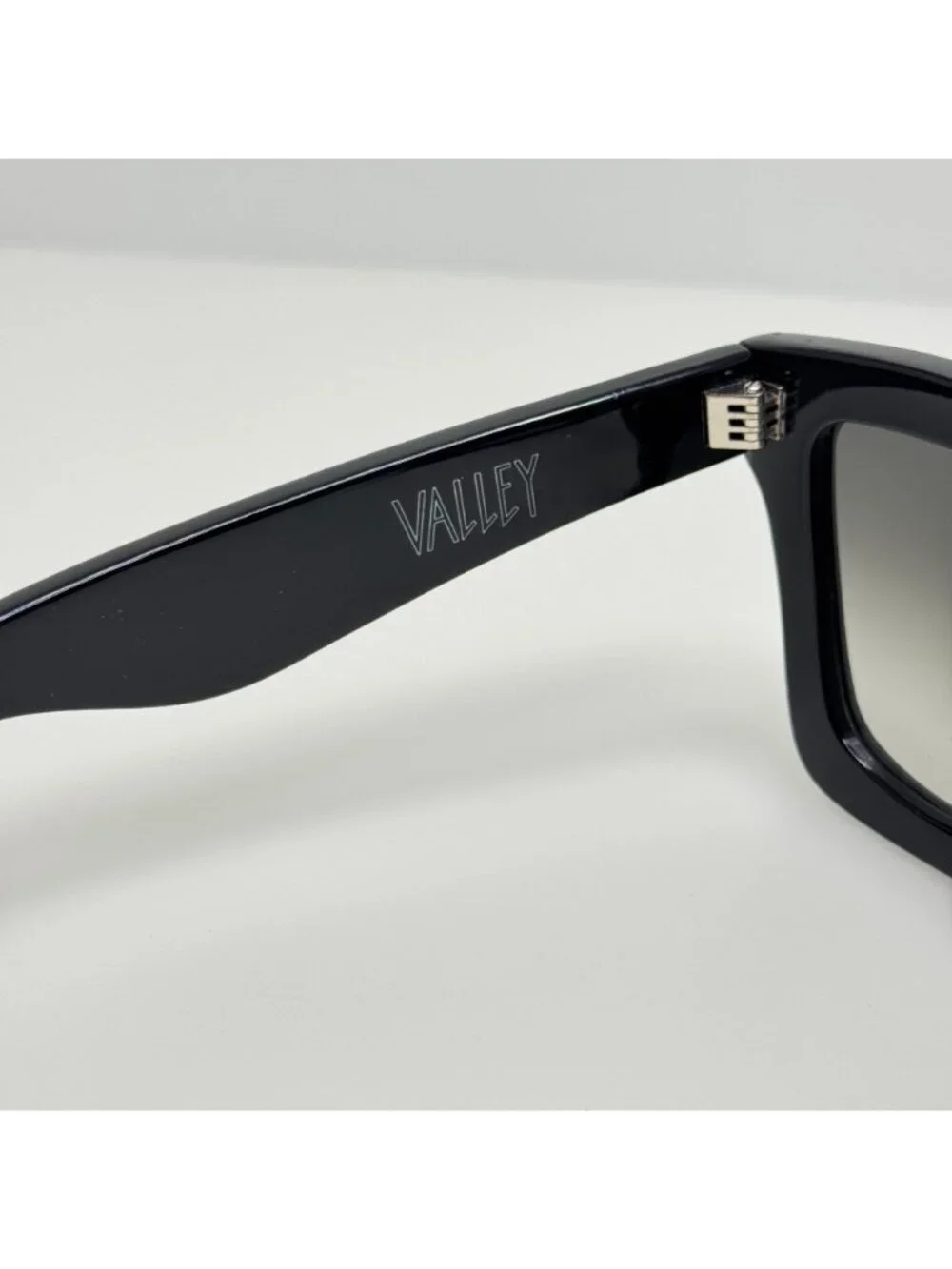 Valley Sunglasses Black DB Zeiss